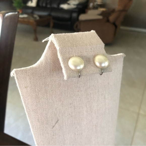 Vintage  Screwback Earrings - Picture 1 of 3